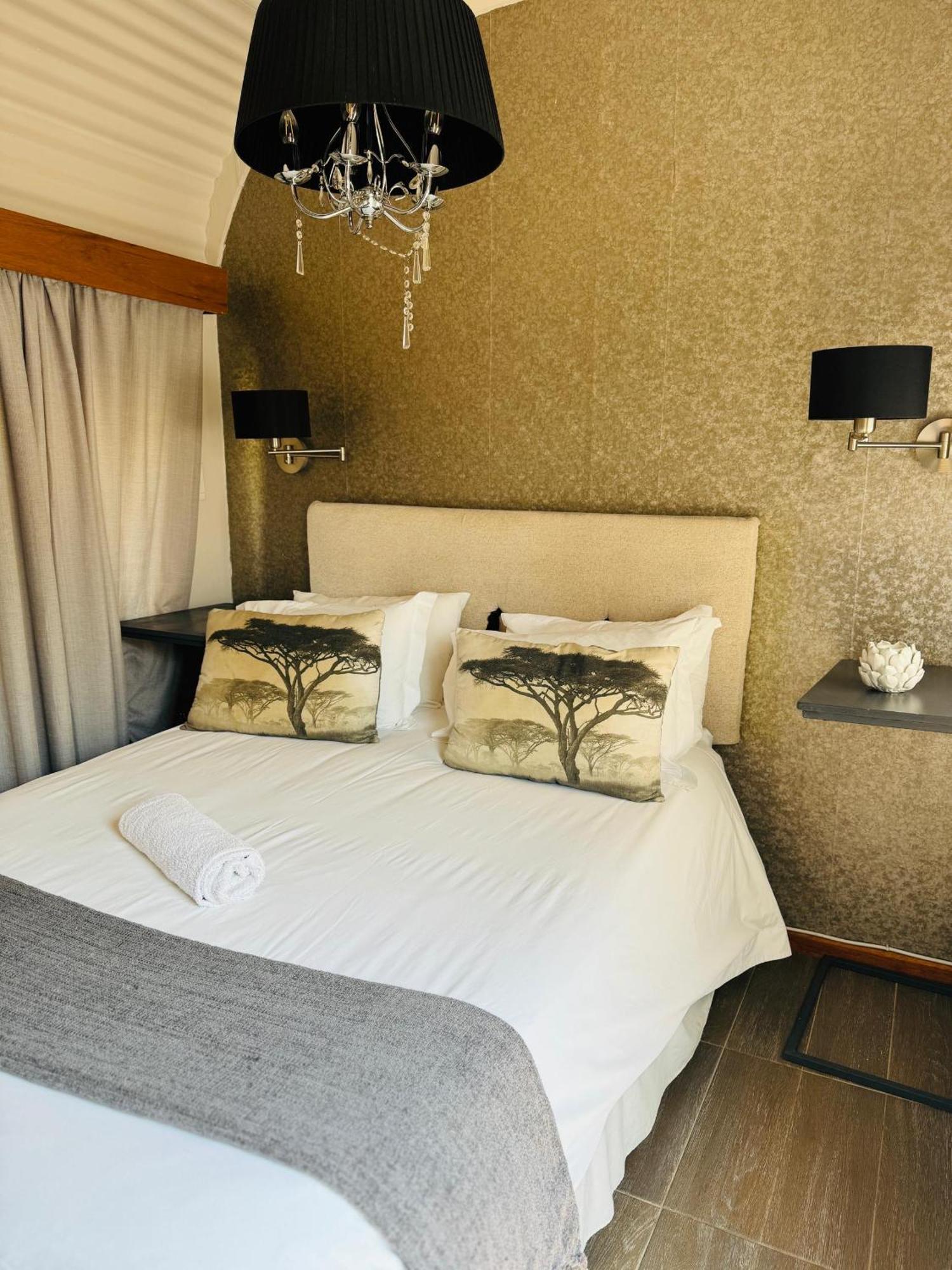 Conductor'S Inn Цумеб Екстер'єр фото