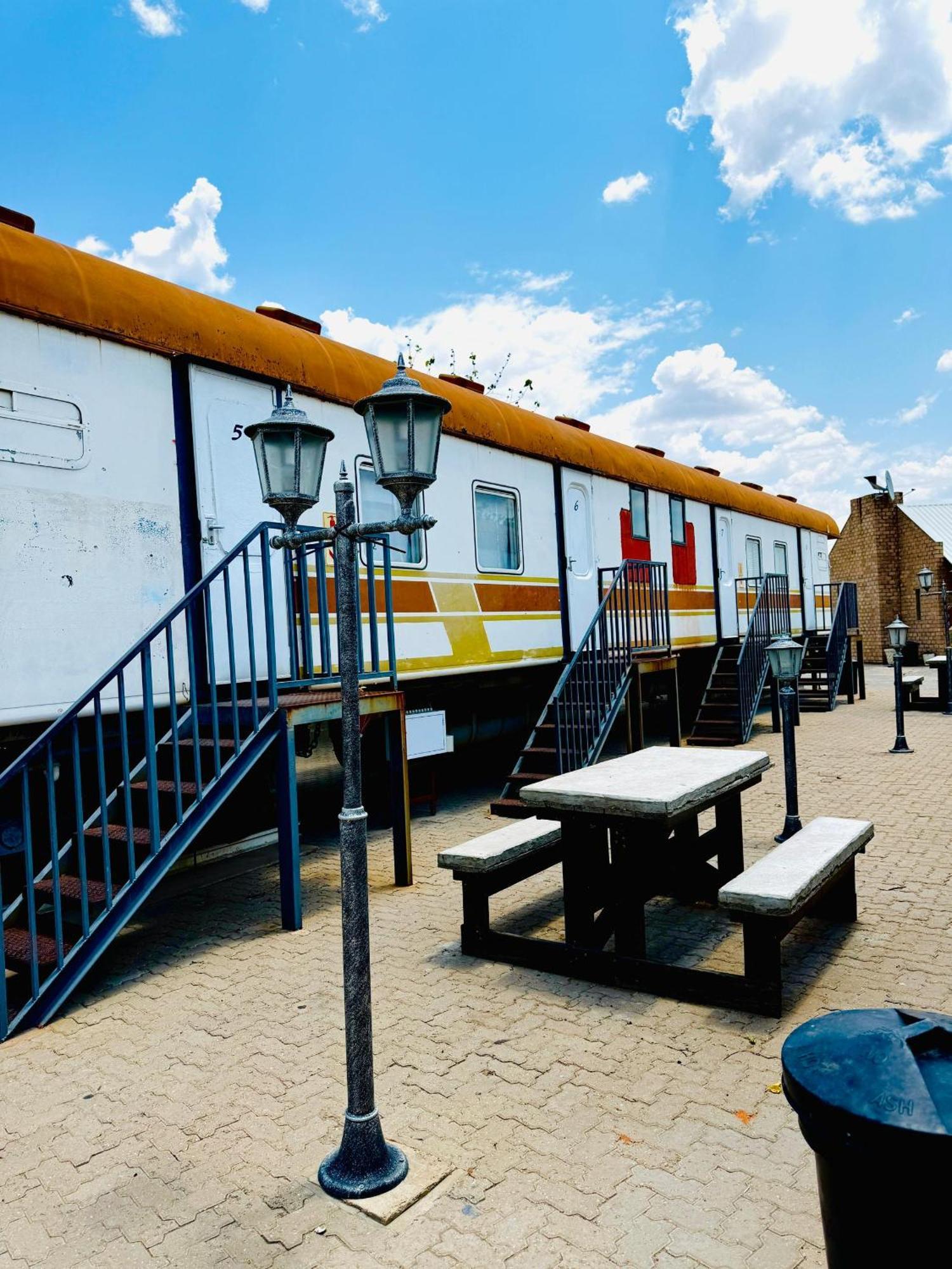 Conductor'S Inn Цумеб Екстер'єр фото